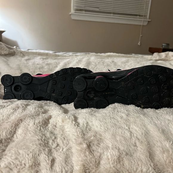 NIKE SHOX Black and Pink Excellent Condition size 7Y=8.5 - Picture 6 of 6